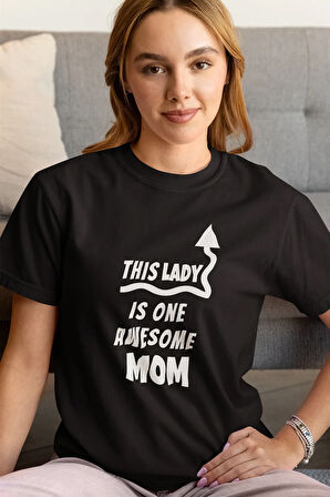 This Lady Is One Awesome Mom Baskılı Anne Doğum Günü Hediye %100 Pamuk Siyah Tişört