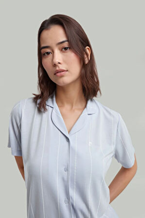 Kadın Mavi Önden Düğmeli Kısa Kol Desenli Pamuklu Viskon Şortlu Pijama Takımı Q8P9K8C1K