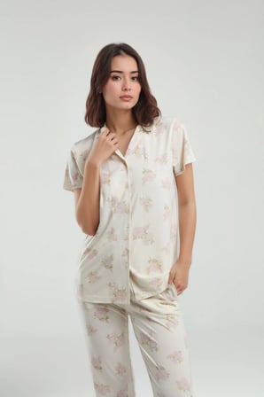 Kadın Önden Düğmeli Kısa Kol Desenli Pamuklu Viskon Pijama Takımı Q90P0K0C7K