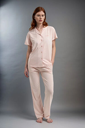 Kadın Pembe Çizgili Önden Patlı Kısa Kol Viskon Pijama Takımı Q0.PKI.1RK23