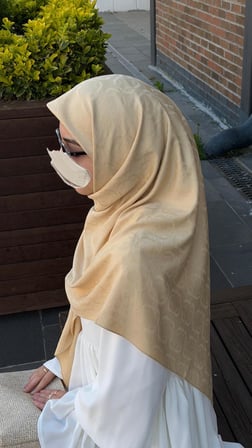 Premium Jakarlı Mira B.Boy Eşarp -Gold