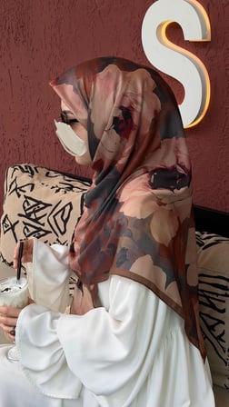 Pamuklu Soft Meva Desen Eşarp-Çikolata