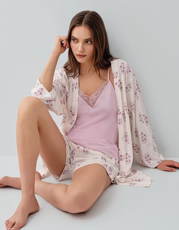 Pierre Cardin Kadın 3’lü Kutulu Pijama Takımı %50 Pamuk %50 Modal – Askılı Atlet, Cepli Şort ve Sabahlık, Tam Kalıp