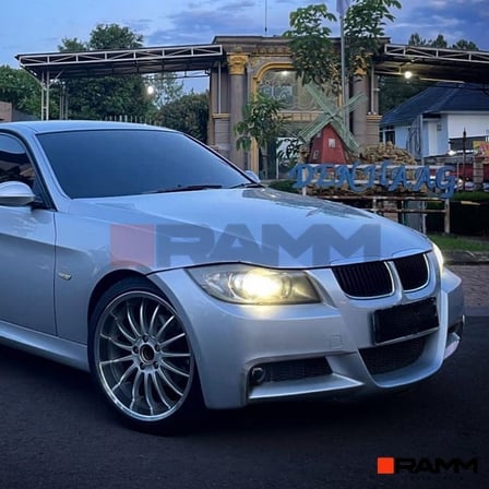 BMW E90 E91 Ön Tampon Bıçağı SağSol  Parlak Siyah