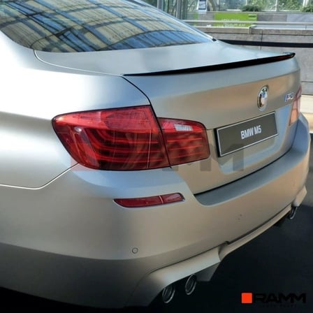BMW F10 M Stil Bagaj Spoiler  Parlak Siyah