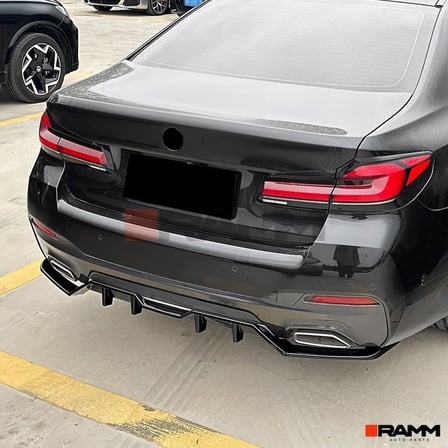 BMW G30 Serisi  G30 LCI M Sport Difüzör Parlak Siyah