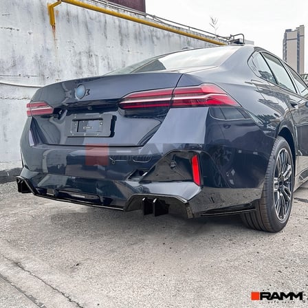 BMW G60 Difüzör Parlak Siyah