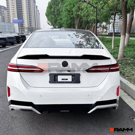 BMW G60 Bagaj Spoiler Parlak Siyah