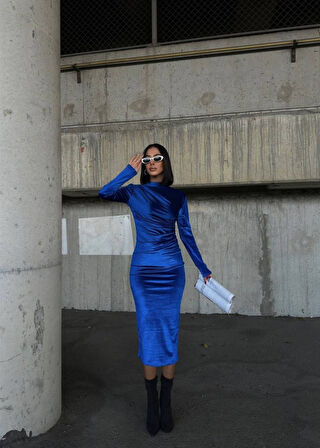 Reka Moda Kadın Uzun Kollu Yarım Balıkçı Yaka Büzgü Detay Kadife Kumaş Elbise