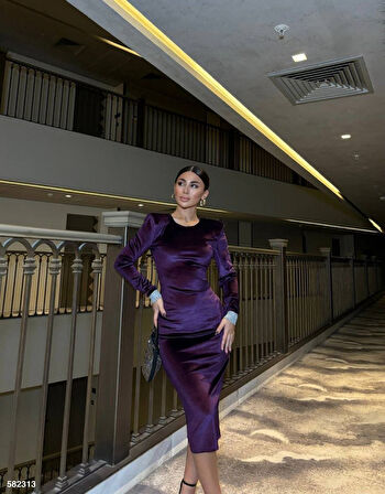 Reka Moda Kadın Bisiklet Yaka Vatkalı Manşet Detay Kadife Kumaş Midi Boy Elbise