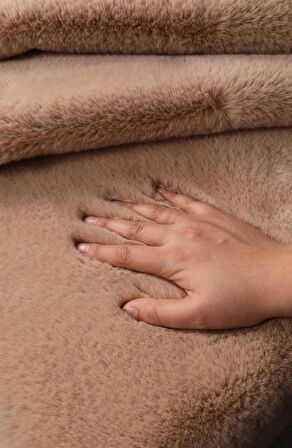 Dekoratif Tavşan Tüyü Ultra Yumuşak Peluş Kaymaz Halı Yolluk