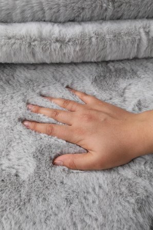 Tavşan Tüyü Dekoratif Ultra Yumuşak Post Peluş Kaymaz Halı