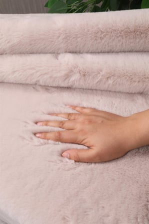 Tavşan Tüyü Dekoratif Ultra Yumuşak Post Peluş Kaymaz Halı