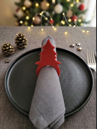 6 Adet Lüx Keçe Çam Ağacı Yılbaşı Temalı Peçete Yüzüğü Halkası Dekoratif Masa Sunum Aksesuarı (5*10 CM)