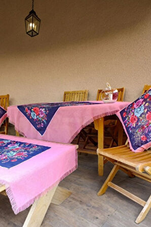 Pembe Lacivert El Yapımı Masa Örtüsü Seti (Yazma; 2 Adet Kırlent Kılıfı; Runner)