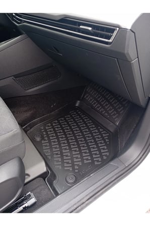 Volkswagen Golf 8 Otomatik Vites 2019 sonrası Araca Özel Tasarım 3D Havuzlu Paspas