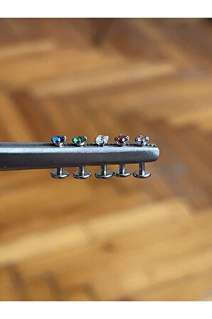 316 L Cerrahi Çelik Dudak Kıkırdak Helix Tragus Piercingi Kırmızı Taşlı Piercing