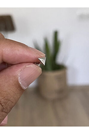 Şık Cerrahi Çelik Dudak Tragus Helix Kıkırdak Conch Minimal Üçgen Piercing