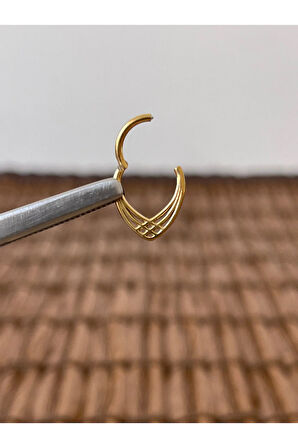 316 L Cerrahi Çelik Anti Alerjik Piramit Model 8 mm x 1.2mm Kilitli Halka Piercing