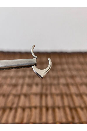 316 L Cerrahi Çelik Anti Alerjik V Model 8 mm x 1.2mm Altın Kilitli Halka Piercing