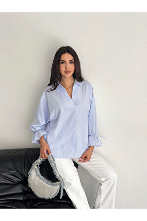 Arkası Asimetrik Yırtmaç Kesim Detaylı Cizgili Bluz Gömlek - Mavi