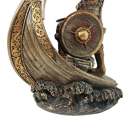 Knarr Gemisi Üstünde İskandinav Viking Savaşçısı Biblo