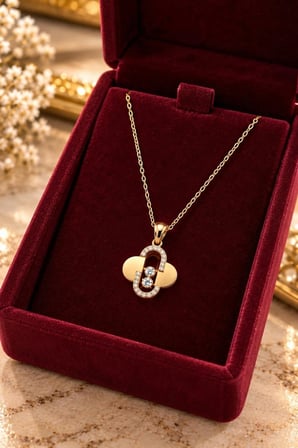 Muhtelif Yonca Altın Kolye 14 Ayar Taşlı 2.72 Gram