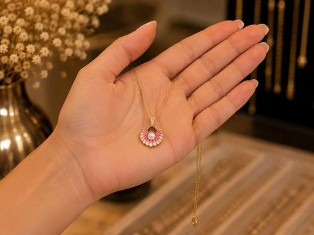 PEMBE BEYAZ İSTİRİDYE ALTIN KOLYE