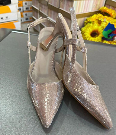 EN MODA AÇIK ROSE GOLD 7CM KADEH TOPUK ARKASI AÇIK YAN BANTLI ÇOK RAHAT KADIN ABİYE AYAKKABI