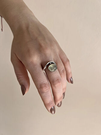 Modern Peridot Taşlı Gümüş Yüzük – Vergeflow