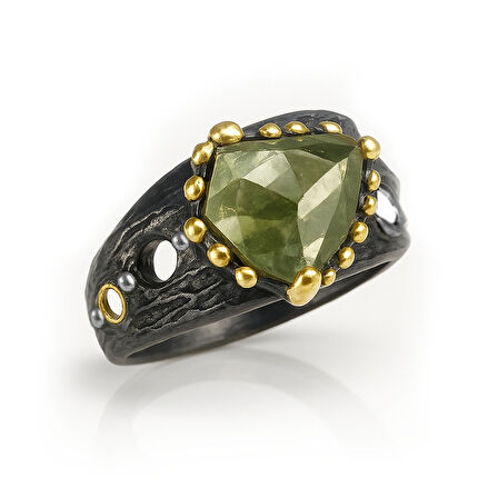 Yeşil Topaz Taşlı Gümüş Yüzük – Verdant Flare