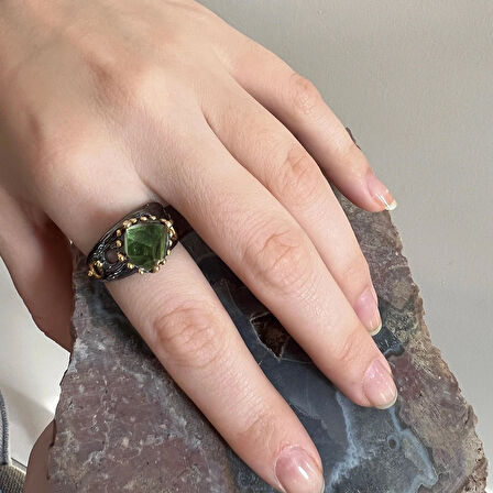 Yeşil Topaz Taşlı Gümüş Yüzük – Verdant Flare