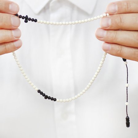 Abanoz Ağacı Namaz Tesbihi - Deve Kemiği Kombinli - Siyah Beyaz Renk - Sistemli - Küre Kesim