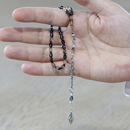 Ateş Kehribar Tesbih - Kararmaz Metal Arnavut Püsküllü - Bilek Boy - Siyah Beyaz Renk - Arpa Kesim