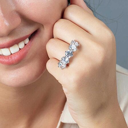 Starlight Diamond Pırlanta Montür 925 Ayar Gümüş Kadın Baget Yüzük