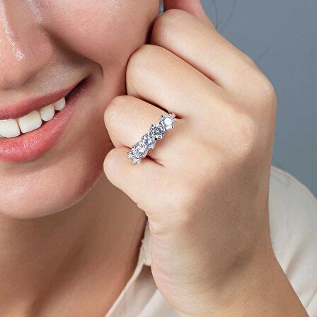 Starlight Diamond Pırlanta Montür 925 Ayar Gümüş Kadın Beştaş Yüzük