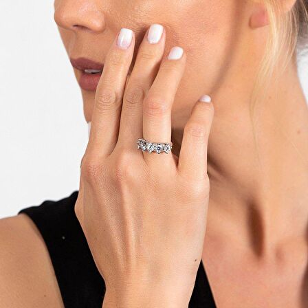 Starlight Diamond Pırlanta Montür Kalp Tasarım 925 Ayar Gümüş Kadın Beştaş Yüzük