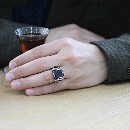 Kırmızı Baget Taşlı Avangarde Tasarım 925 Ayar Gümüş "Şah Cihan" Yüzüğü