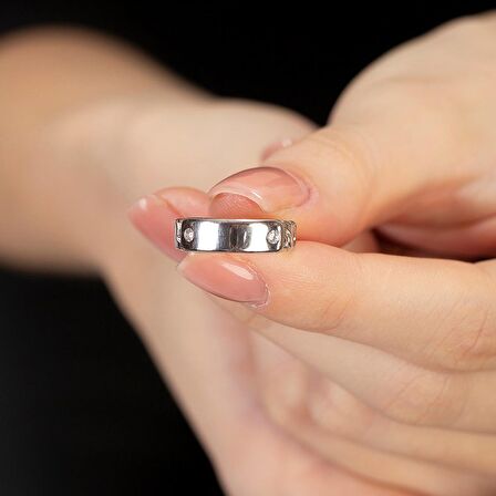 Zincir Tasarım Free Size Kişiye Özel İsim/Harf Yazılı 925 Ayar Gümüş Kadın Tektaş Yüzük