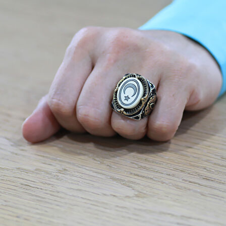 Fildişi Üzerine Ayyıldız İşlemeli Kenarları Zirkon Taşlı Koleksiyonluk 925 Ayar Gümüş Erkek Yüzük