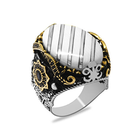 Fildişi Üzerine Gümüş Çapraz Şerit İşlemeli Oval Tasarım Kenarları Hançer Detaylı Koleksiyonluk 925 Ayar Gümüş Erkek Yüzük