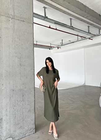 Rose's Boutiqe All About Women Kadın örme Kumaş Bol Kesim Yırtmaç Detaylı Midi Boy Elbise