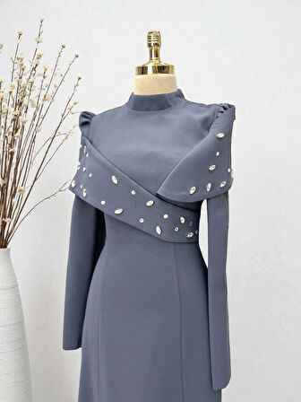 KREP YAKA TAŞ İŞLEMELİ KUYRUKLU ABİYE