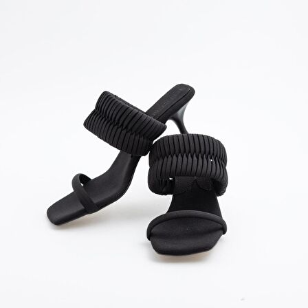 LEXİ AÇIK KARE BURUN 7CM İNCE TOPUK BÜZGÜ DETAY TOPUKLU TERLİK