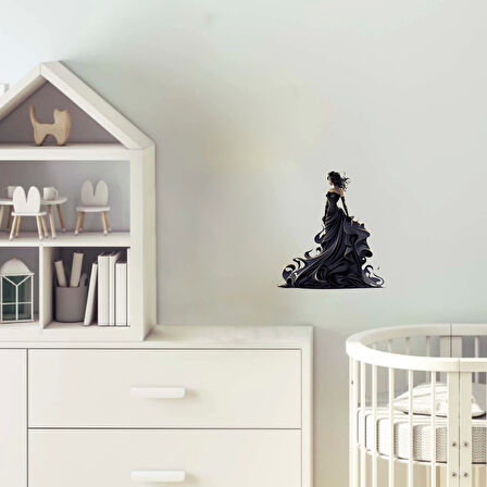 Uzun Siyah Elbiseli Prenses Duvar Sticker'ı