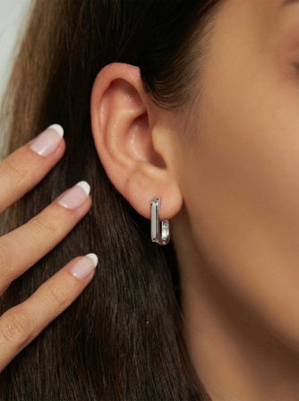 925 Ayar Gümüş Rodyum Kaplama Dikdörtgen Huggie Halka Küpe - Büyük Boy (3mm En)