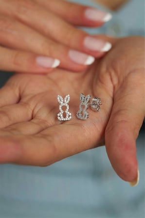 925 Ayar Gümüş Zirkon Taşlı Tavşan Figürlü Minimal Gümüş Çivili Küpe