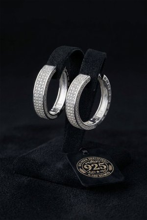 925 Ayar Gümüş Rodyum Renk Zirkon Taşlı Yarım Tur Üç Sıra Huggie Halka Küpe - Büyük