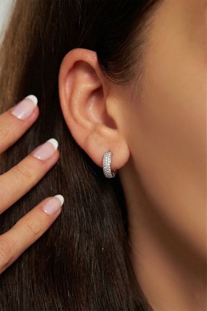 925 Ayar Gümüş Rodyum Renk Zirkon Taşlı Oval Formlu Üç Sıra Huggie Halka Küpe - Küçük