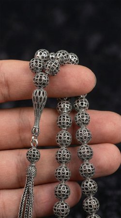 925 Ayar Küre Kesim 3 Kamçılı Püskül Bilek Boy Yuvarlak Kazaz Topu İşlemeli Otantik Gümüş Tesbih